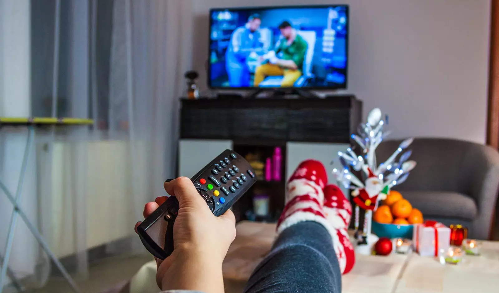More US Homes Opt for Free Ad-Supported Streaming Services, Up 17% from 2021-2023